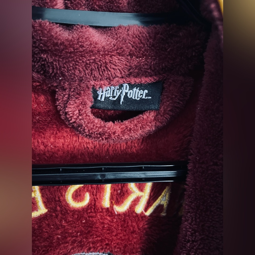 Harry Potter Gryffindor Robe - Picture 3 of 4